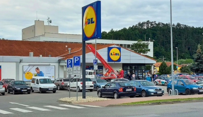 Parkovanie pri OC Lidl ostáva pre Sabinovčanov vo večerných hodinách bezplatné