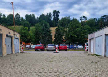 Nutnosť preparkovať vozidlá na Ulici 17. novembra z dôvodu stavebných prác